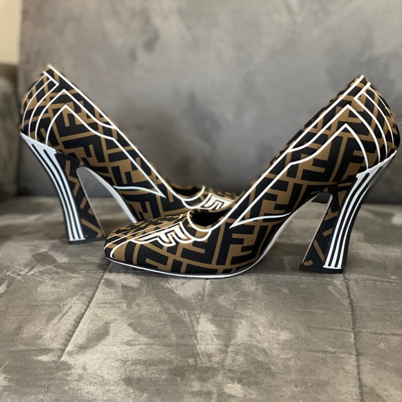 Fendi FFreedom Embossed Monogram FF Logo Pump - Picture 5 of 8